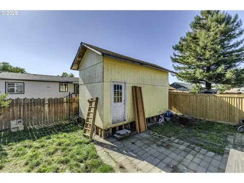 409 Wolfe Avenue Amity OR 97101