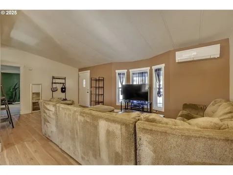 409 Wolfe Avenue Amity OR 97101