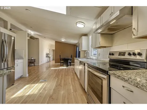 409 Wolfe Avenue Amity OR 97101