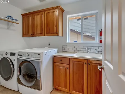 7913 SW Leiser Lane Portland OR 97224
