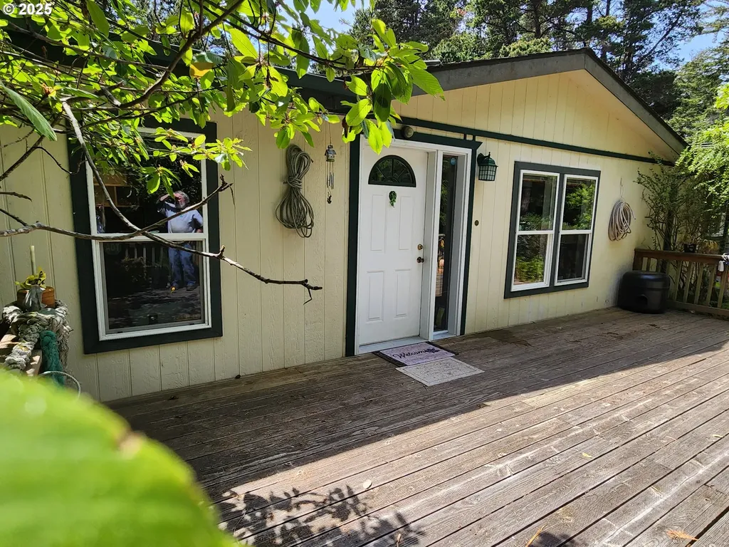 1634 Idaho Street Port Orford OR 97465