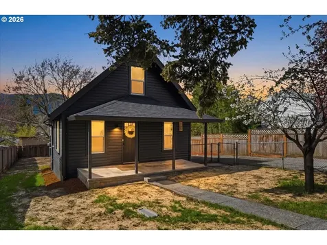 109 W Jefferson Street Bingen WA 98605