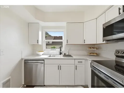 109 W Jefferson Street Bingen WA 98605