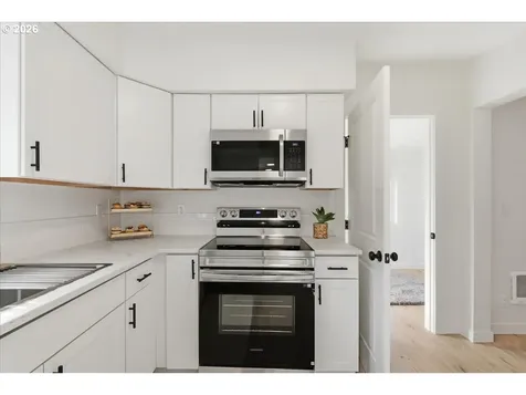 109 W Jefferson Street Bingen WA 98605