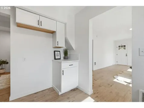 109 W Jefferson Street Bingen WA 98605