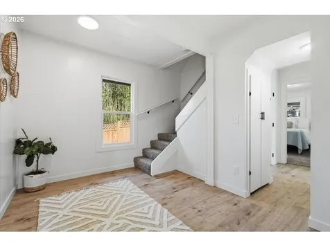 109 W Jefferson Street Bingen WA 98605