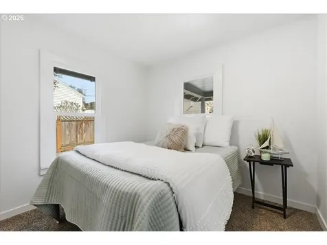 109 W Jefferson Street Bingen WA 98605