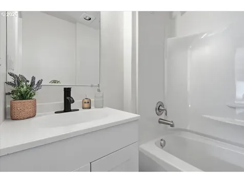 109 W Jefferson Street Bingen WA 98605