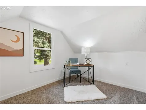 109 W Jefferson Street Bingen WA 98605
