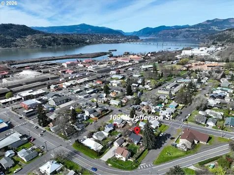 109 W Jefferson Street Bingen WA 98605