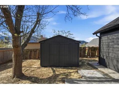 109 W Jefferson Street Bingen WA 98605