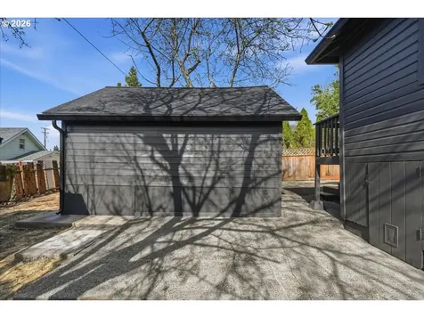 109 W Jefferson Street Bingen WA 98605