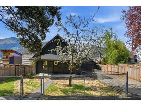 109 W Jefferson Street Bingen WA 98605