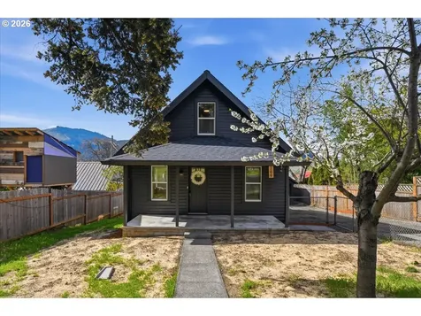 109 W Jefferson Street Bingen WA 98605