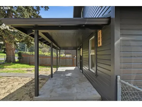109 W Jefferson Street Bingen WA 98605