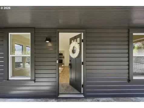 109 W Jefferson Street Bingen WA 98605