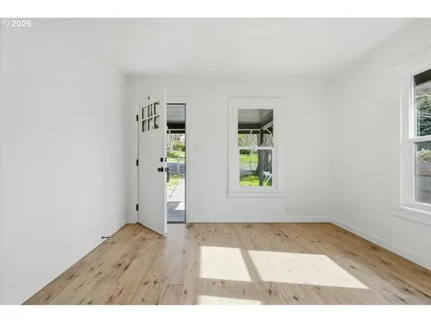 109 W Jefferson Street Bingen WA 98605