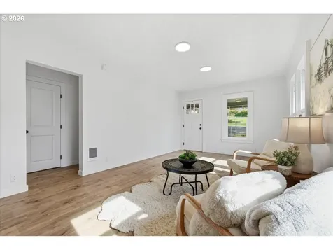 109 W Jefferson Street Bingen WA 98605