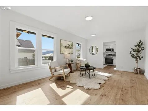 109 W Jefferson Street Bingen WA 98605