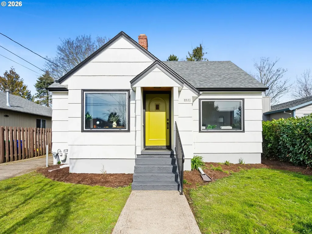 6035 SE Lafayette Street Portland OR 97206