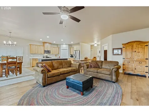 888 Medina Avenue Sutherlin OR 97479