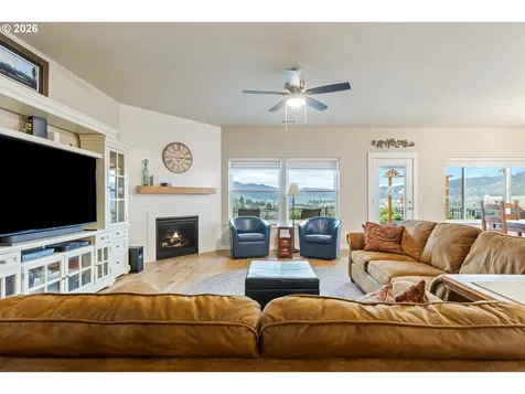 888 Medina Avenue Sutherlin OR 97479