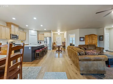 888 Medina Avenue Sutherlin OR 97479
