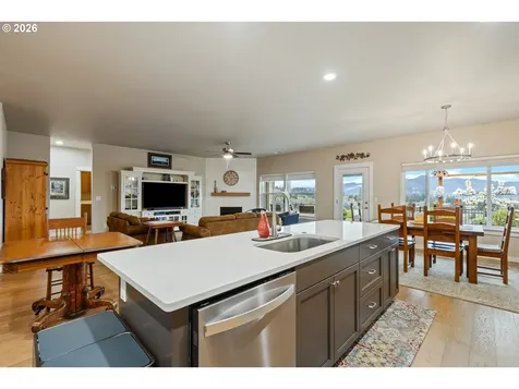 888 Medina Avenue Sutherlin OR 97479