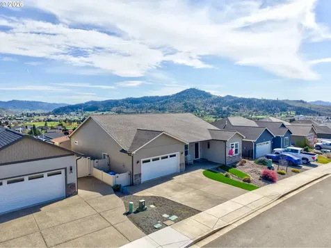 888 Medina Avenue Sutherlin OR 97479