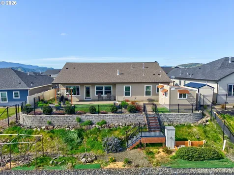 888 Medina Avenue Sutherlin OR 97479