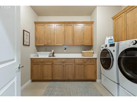 888 Medina Avenue Sutherlin OR 97479