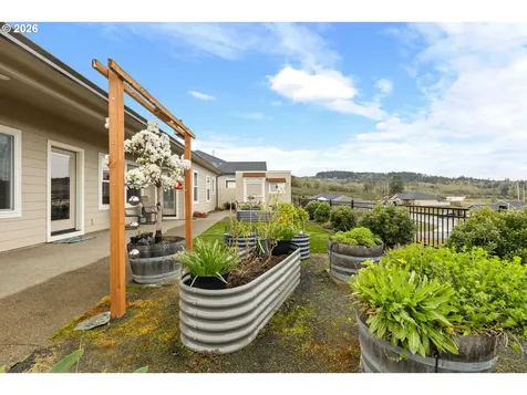 888 Medina Avenue Sutherlin OR 97479