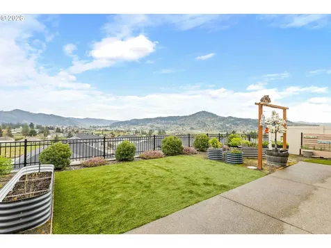888 Medina Avenue Sutherlin OR 97479