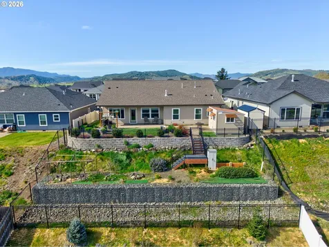 888 Medina Avenue Sutherlin OR 97479
