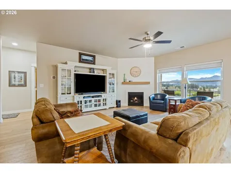 888 Medina Avenue Sutherlin OR 97479