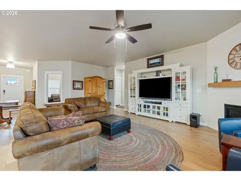 888 Medina Avenue Sutherlin OR 97479