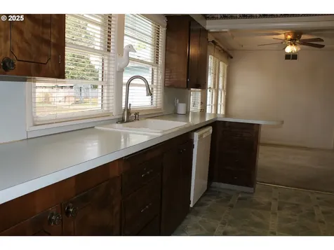 1909 NE 118th Avenue Portland OR 97220