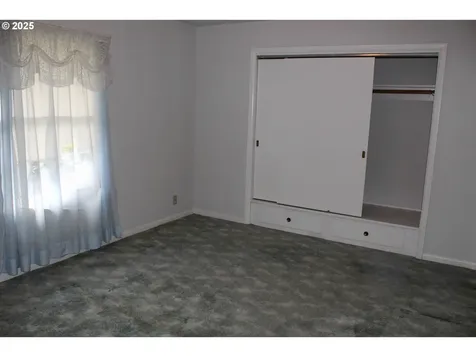 1909 NE 118th Avenue Portland OR 97220