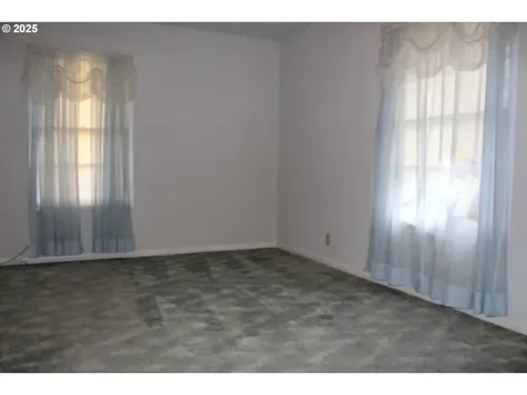 1909 NE 118th Avenue Portland OR 97220