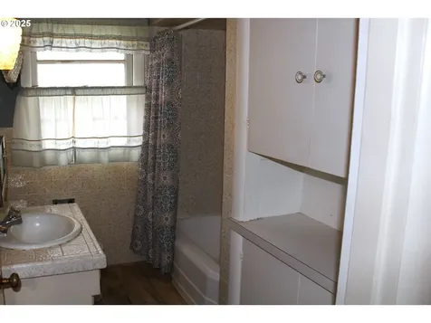 1909 NE 118th Avenue Portland OR 97220