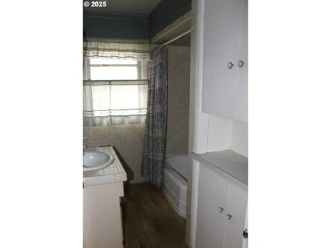 1909 NE 118th Avenue Portland OR 97220