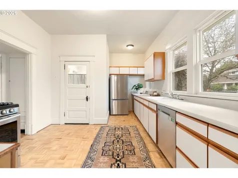 5704 N Greeley Avenue Portland OR 97217