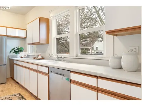 5704 N Greeley Avenue Portland OR 97217