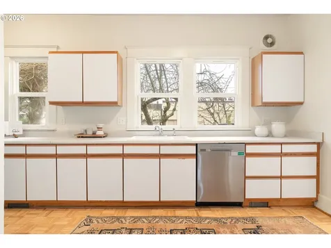 5704 N Greeley Avenue Portland OR 97217
