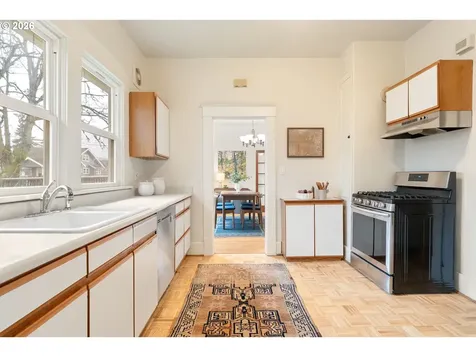 5704 N Greeley Avenue Portland OR 97217