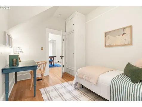 5704 N Greeley Avenue Portland OR 97217