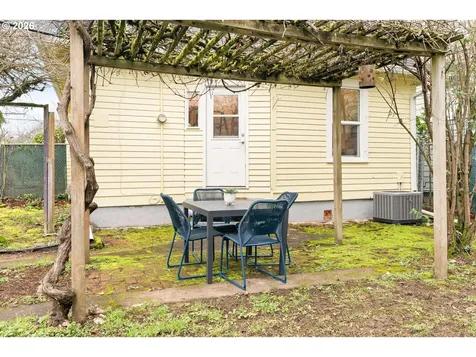 5704 N Greeley Avenue Portland OR 97217