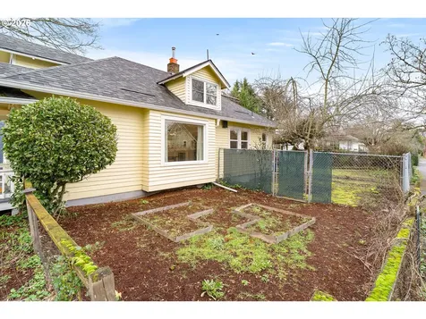 5704 N Greeley Avenue Portland OR 97217