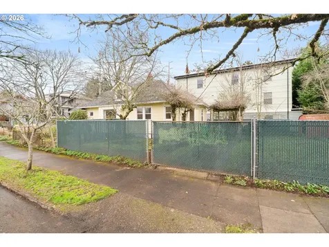 5704 N Greeley Avenue Portland OR 97217