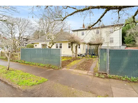 5704 N Greeley Avenue Portland OR 97217